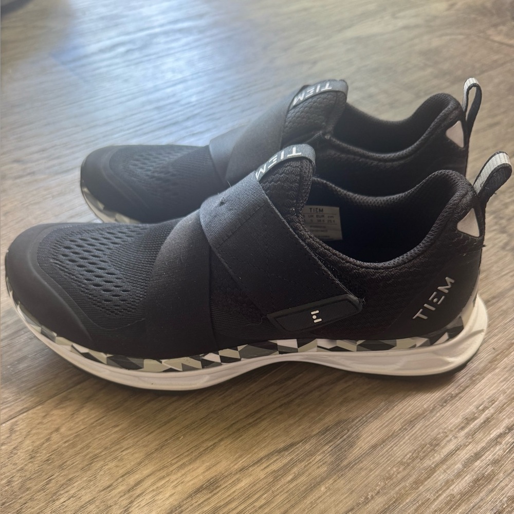 Black women’s Athletic Shoes